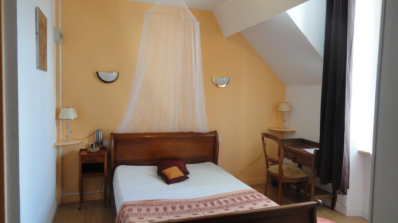Le Quai 3 Hotel Châteaubriant Buitenkant foto